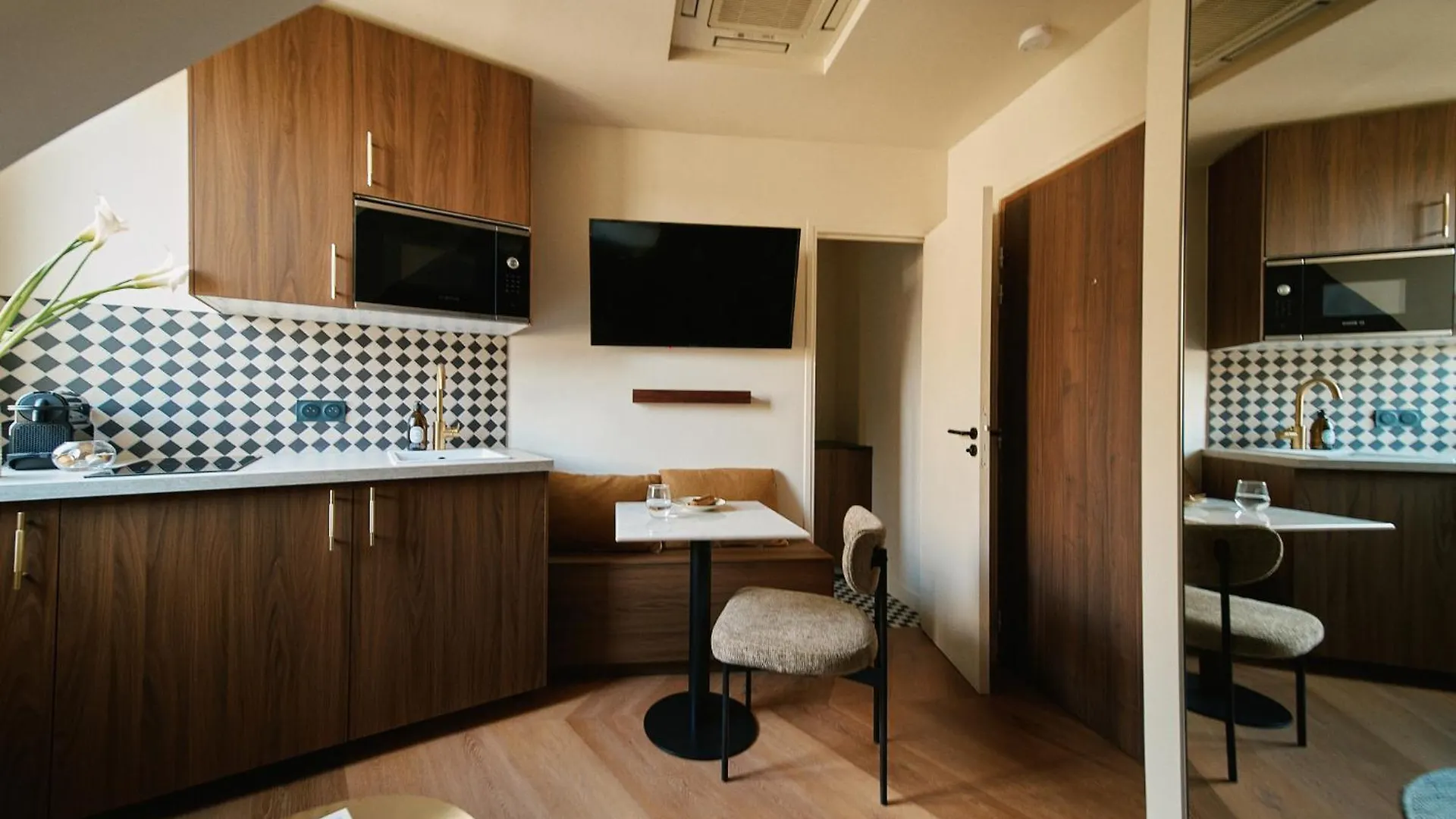 Lavie Maison - 33 Louvre Paris Apartment